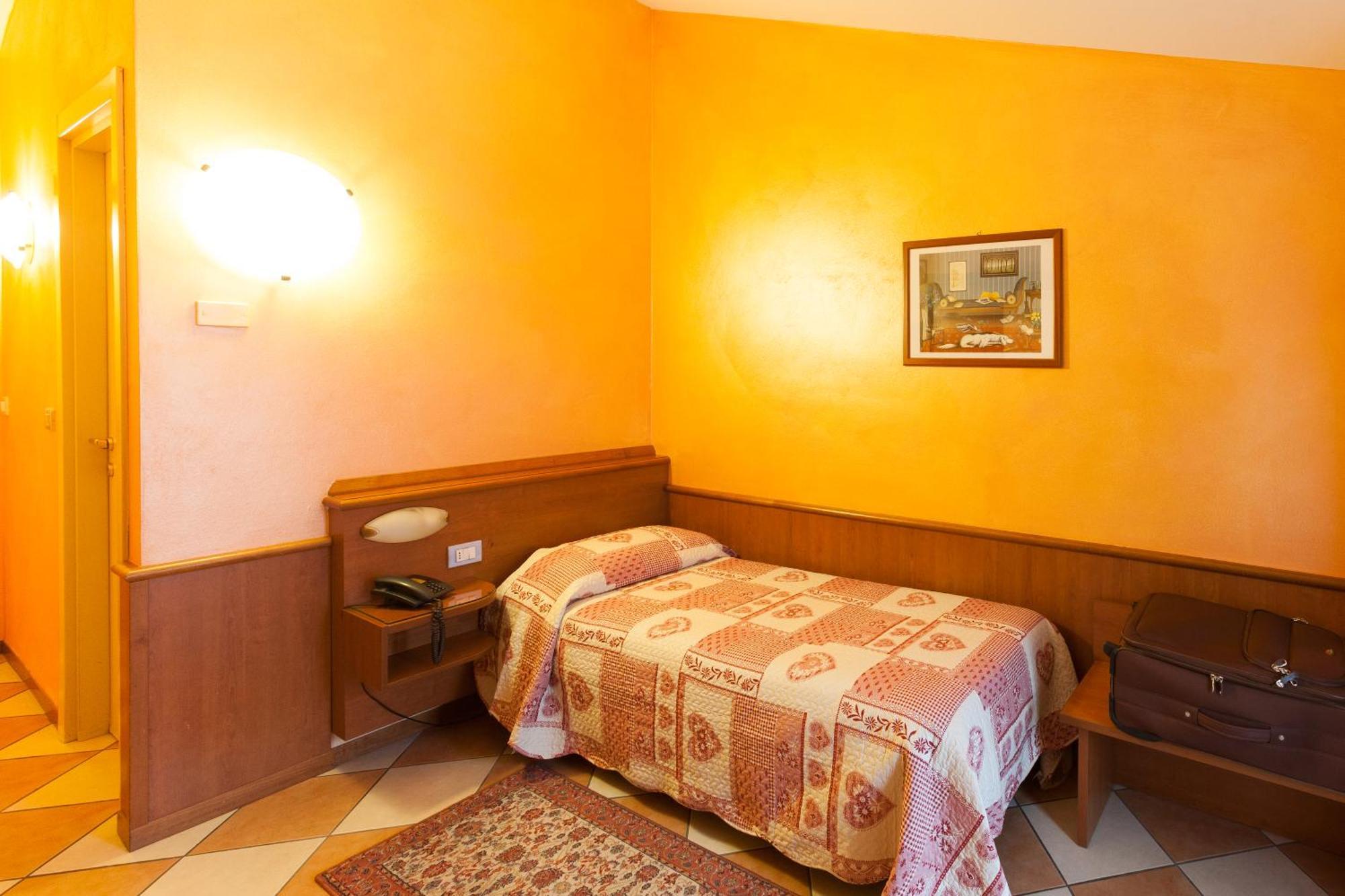 Hotel Antica Fonte Μπρέσια Δωμάτιο φωτογραφία